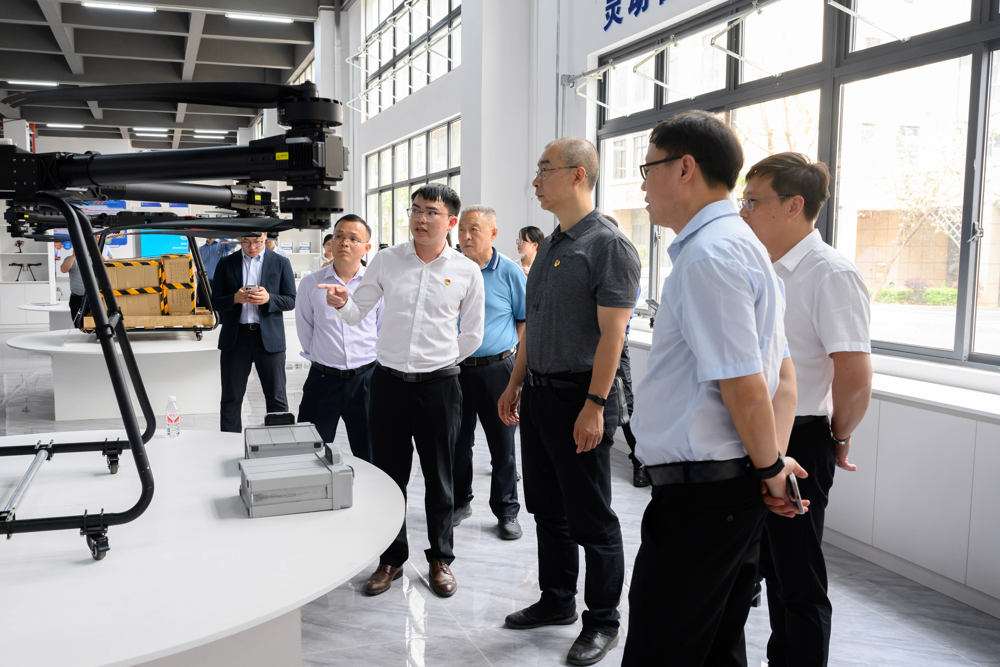 崇左市政府调研团莅临问鼎在线(中国)，共探低空经济与人工智能发展新路径